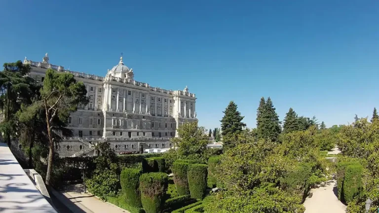 Sabatini Gardens: A Tranquil Retreat by the Royal Palace